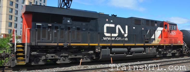 Locomotive CN2825 right side / coté droit